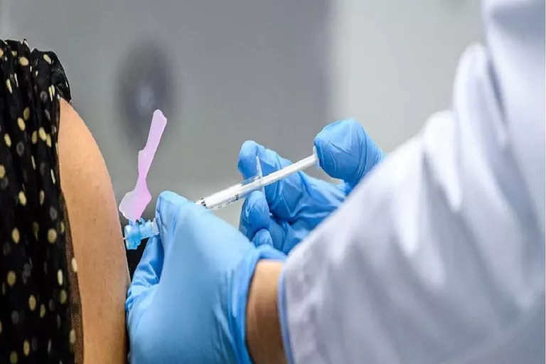 देश में अब तक 57 करोड़ से अधिक लोगो को लगे कोरोना वैक्सीन, जारी है अभियान