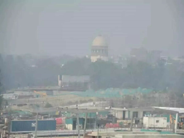 अभी भी नहीं सुधरे दिल्ली में प्रदूषण के हालात, आज 339 दर्ज हुआ AQI