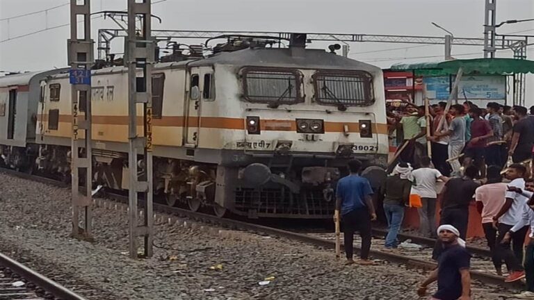 बिहार में यात्रियों को खतरे की आशंका के कारण 60 से अधिक ट्रेनें रद्द, देखें सूची