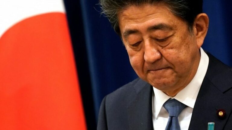 जापान के पूर्व प्रधानमंत्री शिंजो आबे पर हुआ जानलेवा हमला, देखें घटना का वीडियो