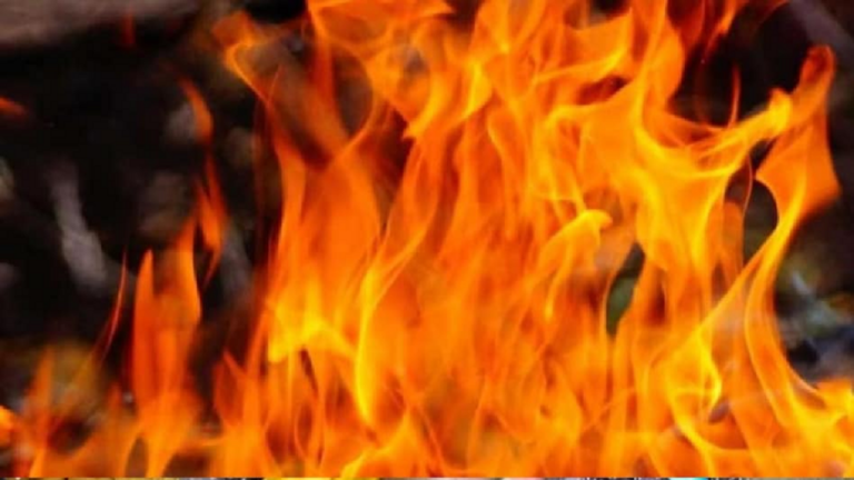 कुशीनगर: मां ने तीन बच्चों पर केरोसिन तेल छिड़ककर लगायी आग