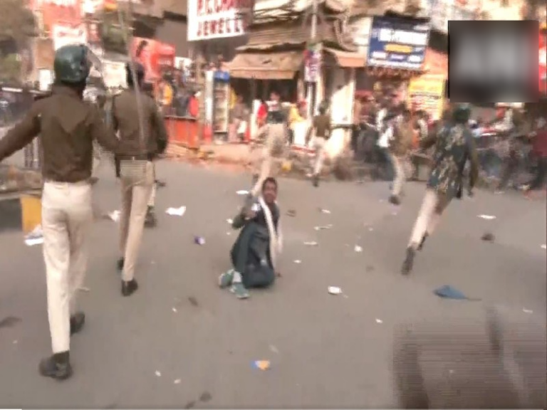 बिहार में टीईटी और सीटीईटी पास करने वाले उम्मीदवारों पर पुलिस का लाठीचार्ज, देखें वीडियो