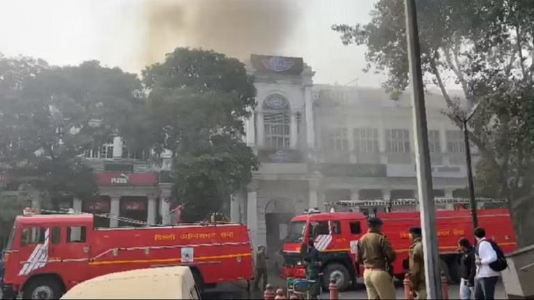 बड़ी ख़बर: दिल्ली कनॉट प्लेस के एक होटल में लगी भीषण आग