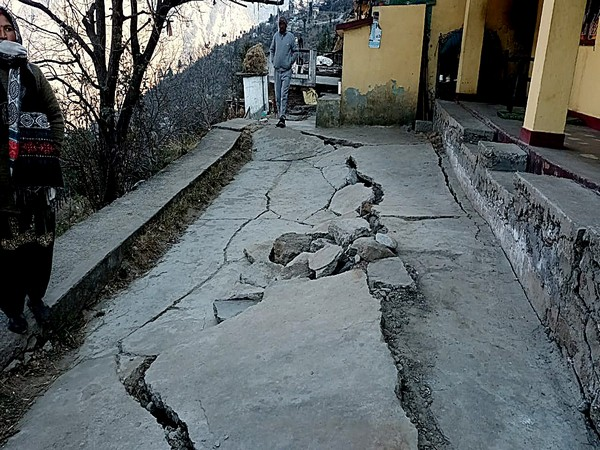 Joshimath Sinking: सर्वे के बाद रिपोर्ट तैयार, केंद्र और राज्य सरकार से जर्जर भवनों को ढहाने की सिफारिश