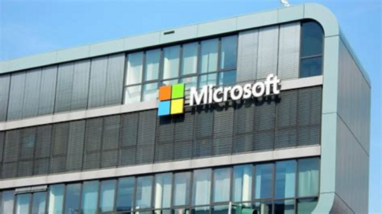 आउटलुक समेत Microsoft की कई सेवाएं हुई ठप, छंटनी को बताया वजह