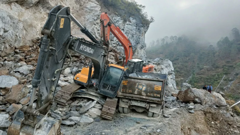 उत्तराखंड: मौसम ने फिर बदली करवट, गंगोत्री हाईवे पर भूस्‍खलन में दबने से एक की मौत