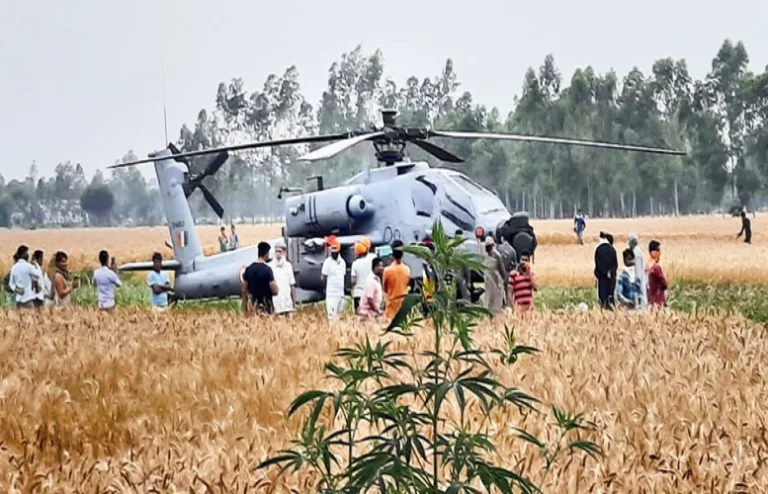 मध्य प्रदेश : भिंड में अपाचे लड़ाकू हेलिकॉप्टर की इमरजेंसी लैंडिंग, पायलट सुरक्षित