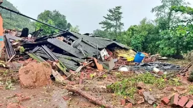 रायगढ़ में भूस्खलन से पांच की मौत, 100 के करीब लोग दबे, मौके पर पहुंचे CM शिंदे गठित