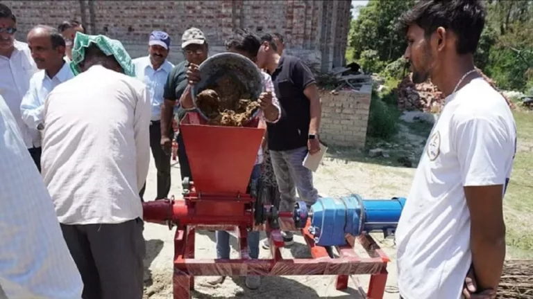 गाय के गोबर से अब पशुपालक बनाएंगे धूप और अगरबत्ती, मिलेगा रोजगार