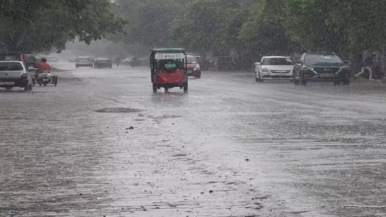 नदियों के किनारे पनप रहा अतिक्रमण बनेगा तबाही का कारण, जाते-जाते भी नए रंग में दिखेगा मानसून