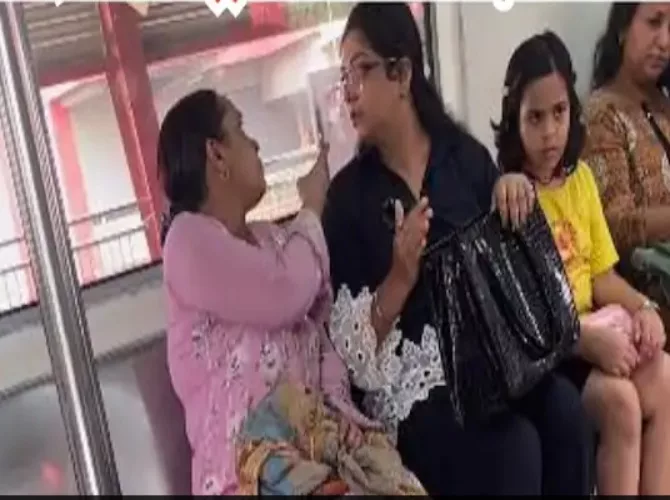 फिर अखाड़ा बनी दिल्ली मेट्रो, मामूली बात पर महिला देने लगी गालियां! हैरान रह गए सहयात्री