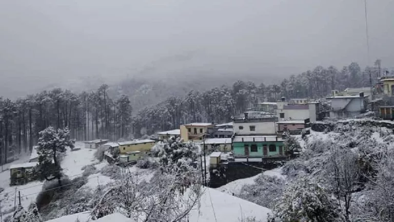 उत्तराखंड के पहाड़ी क्षेत्रों में आज फिर बदलेगा मौसम, बारिश और बर्फबारी की संभावना