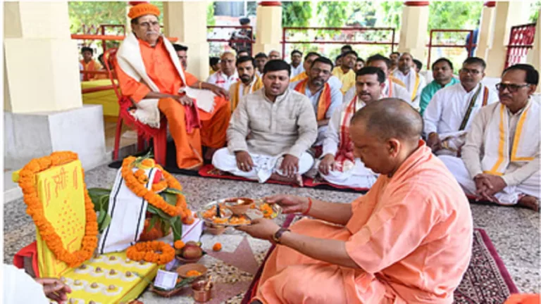 उत्तरप्रदेश: सीएम योगी ने हनुमत प्राण प्रतिष्ठा व रुद्र महायज्ञ का किया शुभारंभ