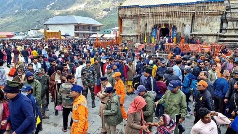 उत्तराखंड की टॉपर प्रियांशी ने यूपी का भी तोड़ा रिकॉर्ड, तीन साल से प्रदेश की बेटियां या रही अव्वल