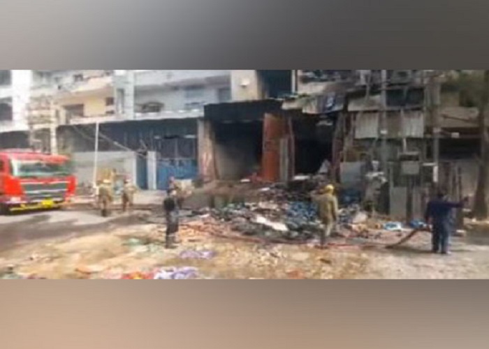 दिल्ली: नरेला स्थित औद्योगिक क्षेत्र की एक फैक्ट्री में  लगी भीषण आग, तीन मजदूरों की मौत-6 घायल