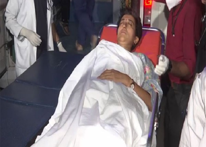 दिल्ली: 5 दिन से भूख हड़ताल पर बैठीं मंत्री आतिशी की बिगड़ी तबीयत, अस्पताल में भर्ती