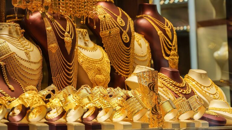 सर्राफा बाजार में फिर उछाल, फिर महंगा हुआ सोना और चांदी- जानें अब क्या है भाव