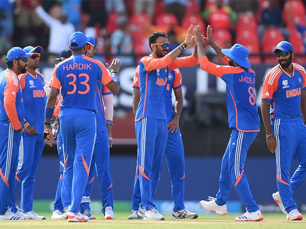 2 Semifinal T20 WC: टीम इंडिया के सामने इंग्लैंड ने टेके घुटने, 68 रन से हराकर फाइनल में भारत