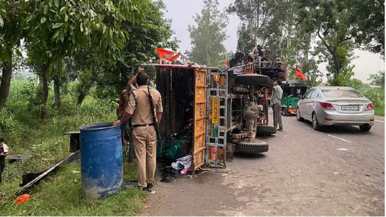 रुड़की में कांवड़ यात्रियों के वाहन और पिकअप की हुई भिड़त, एक कांवड़ यात्री की मौत, नौ घायल