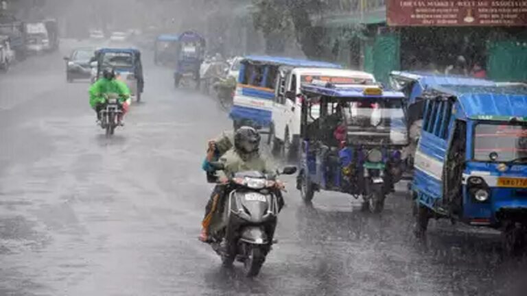 बारिश अलर्ट के बाद देहरादून में झमाझम बारिश, भारी गर्मी से मिली राहत