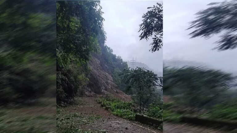 उत्तराखंड: पौड़ी हाईवे पर पहाड़ी से गिरा मलबा, रोड हुई बाधित