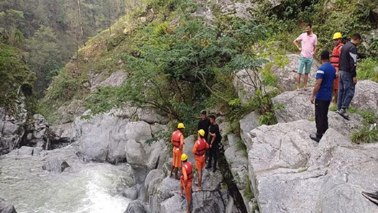 भीमताल: नहाते समय बहाव तेज होने से डूबा फौजी हिमांशु, पुलिस को नहीं मिला कोई सुराख