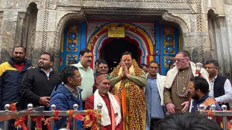मुख्यमंत्री धामी पहुंचे केदारनाथ, यात्रा व्यवस्थाओं का किया आकलन, मंदिर समिति और तीर्थपुरोहितों का जताया आभार