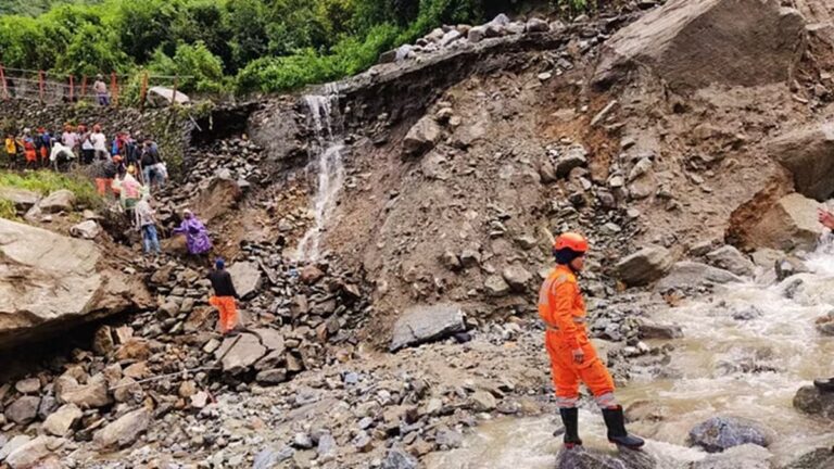 केदारनाथ यात्रा: सोनप्रयाग से रोक दी गई है  पैदल यात्रा, भूस्खलन का बड़ा खतरा