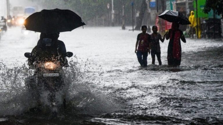 आज देहरादून समेत कई जिलों में भारी बारिश का रेड अलर्ट, स्कूल रहेंगे बंद