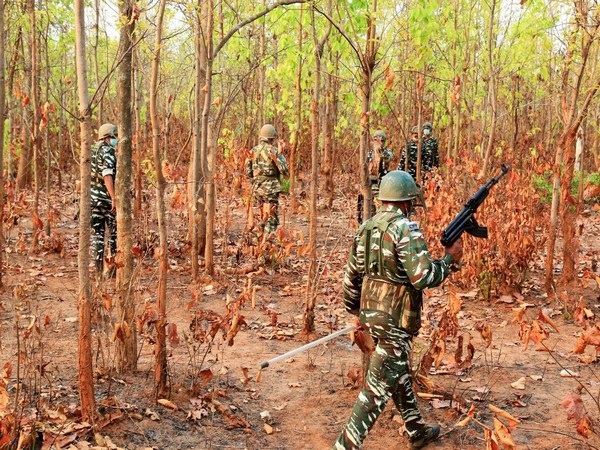 छत्तीसगढ़: सुरक्षा बलों और नक्सलियों के बीच मुठभेड़, नौ नक्सली ढेर