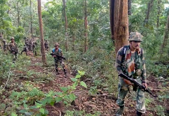 छत्तीसगढ़ में दो अलग-अलग मुठभेड़ों में सुरक्षा अधिकारी और 22 नक्सली मारे गए